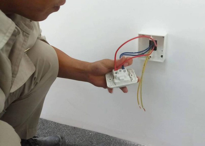 ổ cắm điện bị lỏng