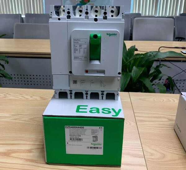 Aptomat MCCB Easypact EZS