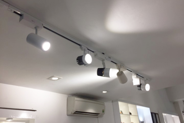 Đại lý cung cấp đ&egraven thanh ray chiếu điểm Philips nhập khẩu