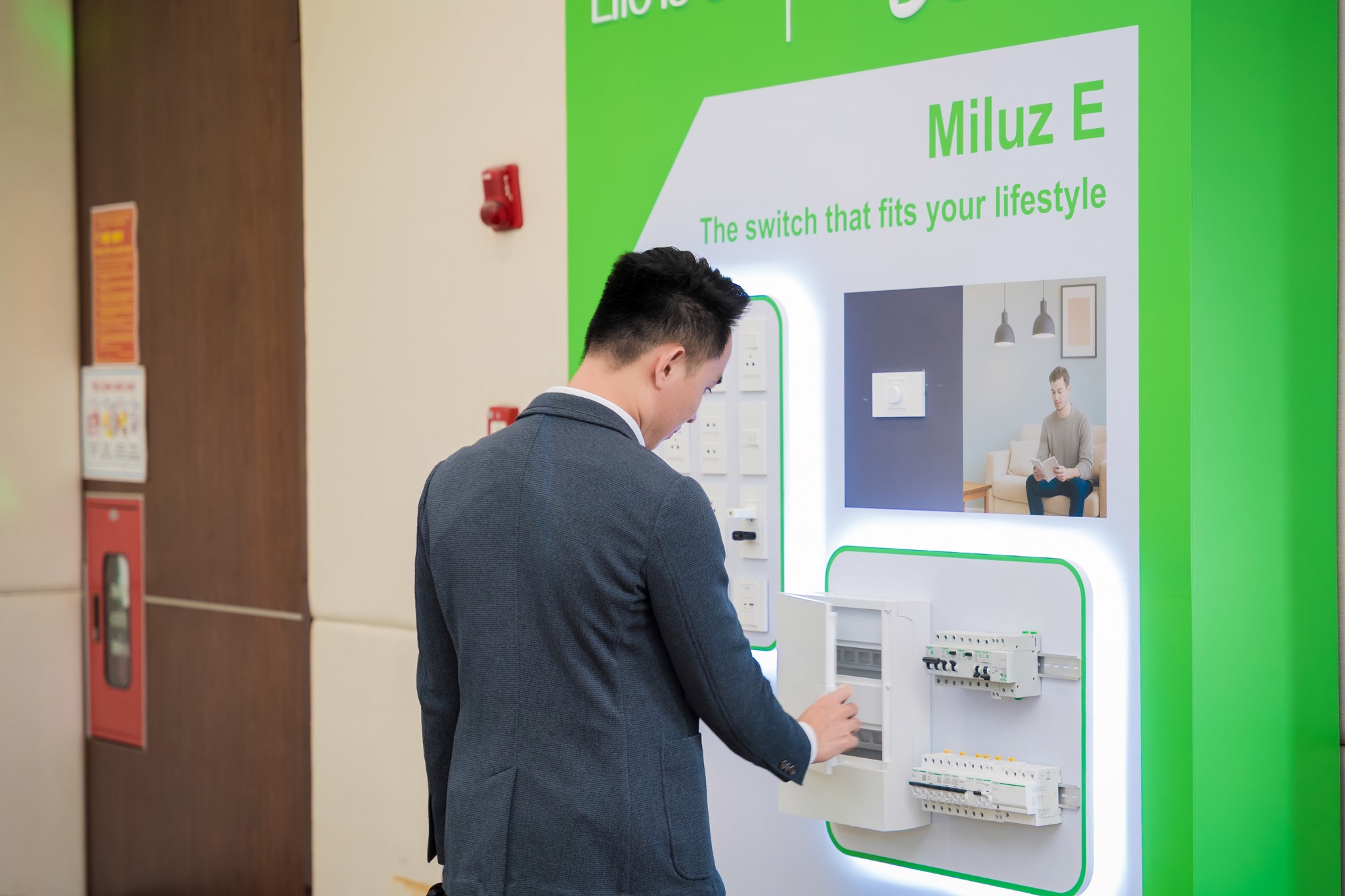 cong-tac-o-cam-miluz-E-schneider-1