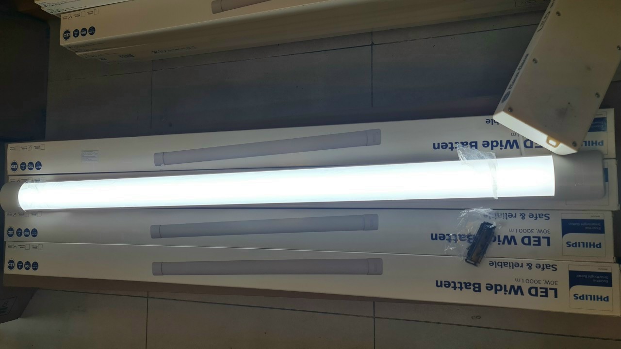 den-led-ban-nguyet-bn005c-philips