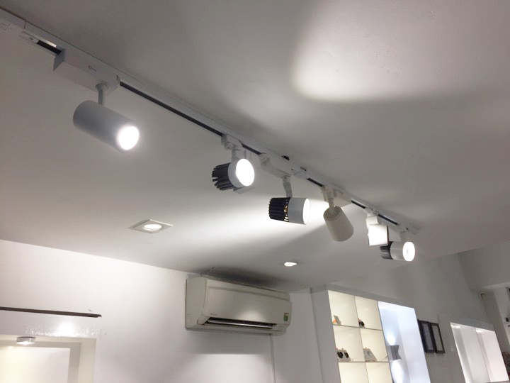 đ&egrave;n led chiếu điểm philips